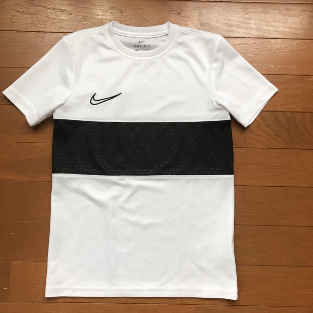 NIKE(ナイキ)のサッカー★プラTシャツ★★140 スポーツ/アウトドアのサッカー/フットサル(ウェア)の商品写真