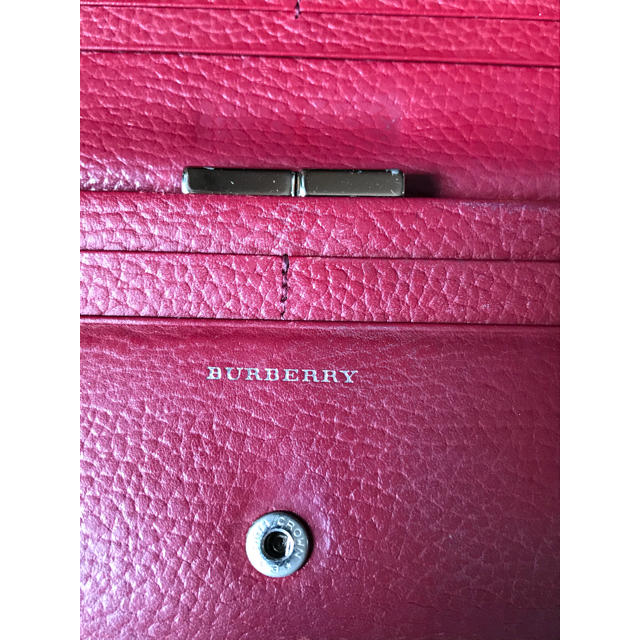 BURBERRY(バーバリー)のバーバリー　長財布　BURBERRY  財布　赤　エンジ　ワインレッド レディースのファッション小物(財布)の商品写真