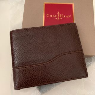 ＣＯＬＥ　ＨＡＡＮ　コールハーン　レザー　二つ折り財布　小銭入れあり　レッド系