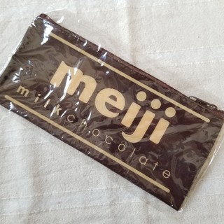 メイジ(明治)のmeijiミルクチョコレート型ポーチ ペンケース(ポーチ)
