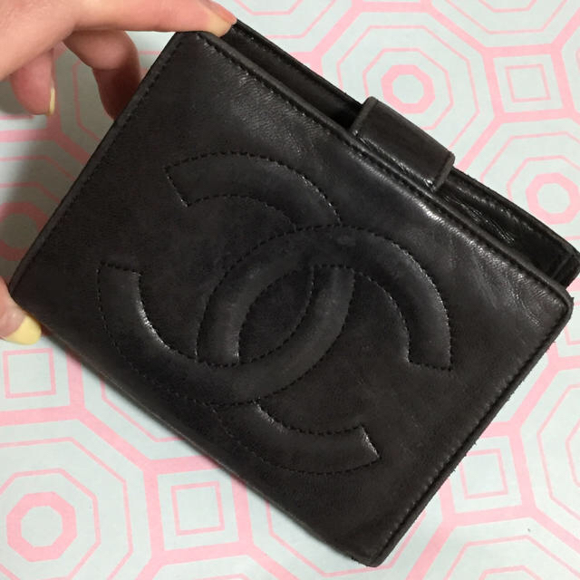 CHANEL(シャネル)のシャネル♠︎二つ折り財布 レディースのファッション小物(財布)の商品写真