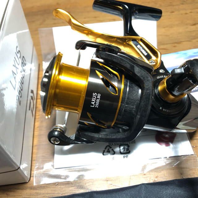 宅配便配送 DAIWA LAXUS 2500LBD ダイワ ラグザス レバーブレーキ