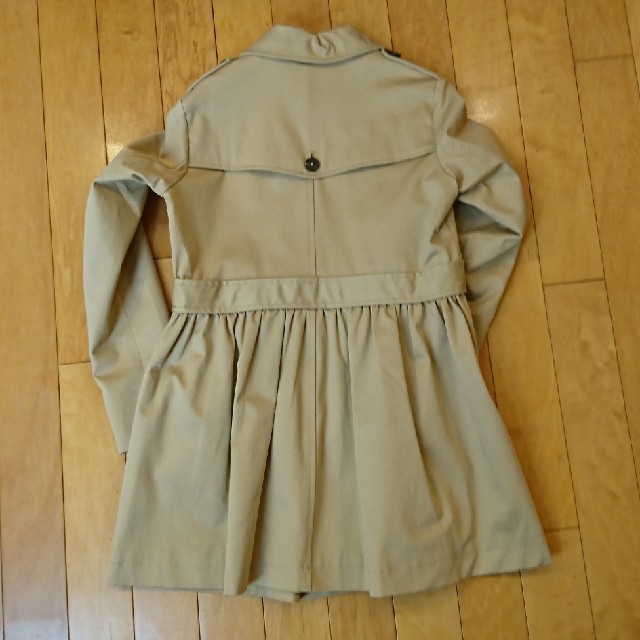 UNIQLO(ユニクロ)の ガールズ 140センチ トレンチコート キッズ/ベビー/マタニティのキッズ服女の子用(90cm~)(コート)の商品写真