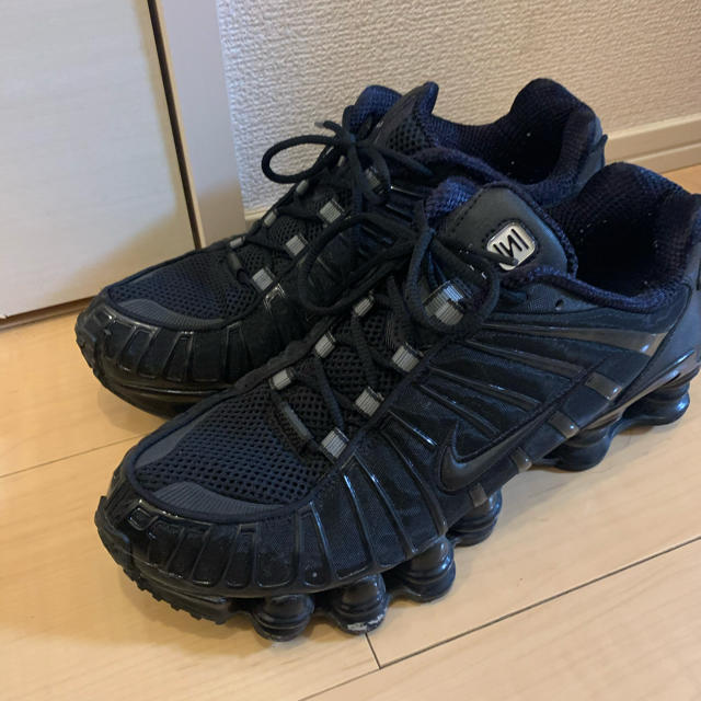 nike shox tlスニーカー