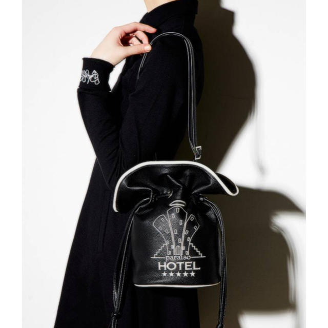 PAMEO POSE(パメオポーズ)のHOTEL PARAISO DRAWSTRING POUCH BAG  レディースのファッション小物(ポーチ)の商品写真