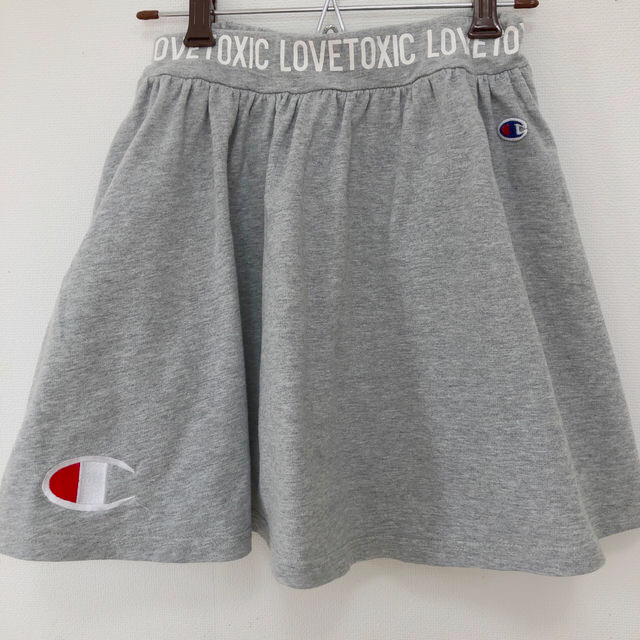 Champion(チャンピオン)のチャンピオン（Lovetoxic）　150サイズ　スカート キッズ/ベビー/マタニティのキッズ服女の子用(90cm~)(スカート)の商品写真