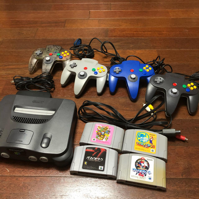 ゲームソフト/ゲーム機本体Nintendo64本体　ソフト付き