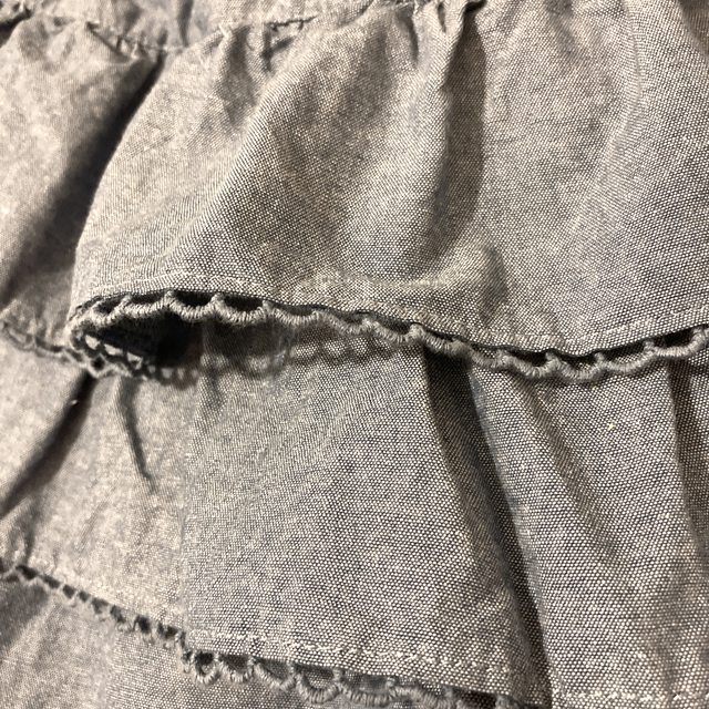 BeBe(ベベ)の130cm　三段フリル　キュロットスカート　パンツ キッズ/ベビー/マタニティのキッズ服女の子用(90cm~)(スカート)の商品写真