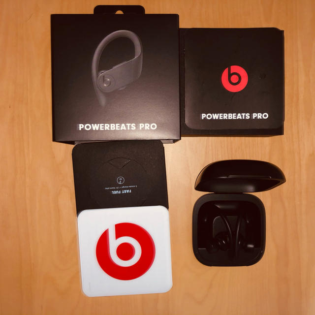 Beats by Dr Dre(ビーツバイドクタードレ)のPOWERBEATS PRO BLACK (美品) スマホ/家電/カメラのオーディオ機器(ヘッドフォン/イヤフォン)の商品写真