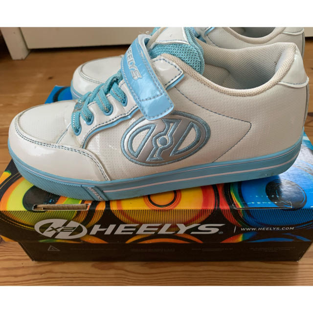 HEELYS(ヒーリーズ)のHEELYS ヒーリーズ　23cm キッズ/ベビー/マタニティのキッズ靴/シューズ(15cm~)(ローラーシューズ)の商品写真