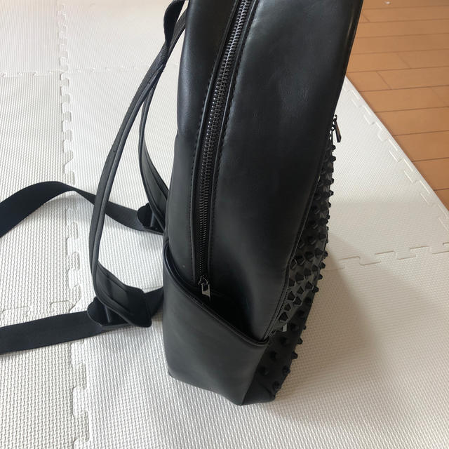 ZARA - ZARAスタッズ リュック 黒メンズ、レディースの通販 by ZARA - ZARAスタッズ リュック 黒メンズ、レディースの通販 by