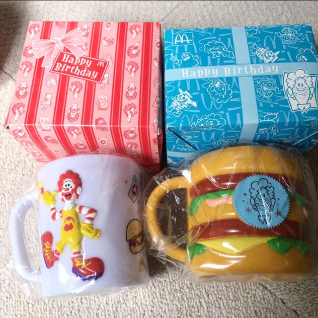 マクドナルド(マクドナルド)のキャンティア様専用♡マクドナルド　新品　箱なし マグカップ 2つセット エンタメ/ホビーのおもちゃ/ぬいぐるみ(キャラクターグッズ)の商品写真