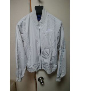 ナイキ(NIKE)の国内 正規品 NIKE WMNS LIGHT BOMBER JACKET L 灰(ナイロンジャケット)