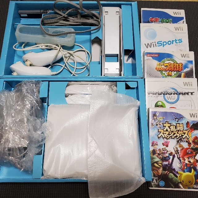 Wii(ウィー)の@rice様専用 Wii 本体とスマブラ等セット エンタメ/ホビーのゲームソフト/ゲーム機本体(家庭用ゲーム機本体)の商品写真