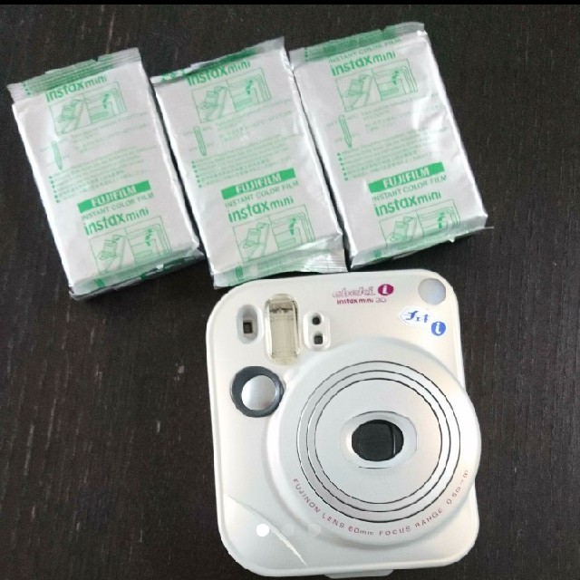 富士フイルム(フジフイルム)のFUJI FILM INSTAX MINI 30 シルバー チェキ スマホ/家電/カメラのカメラ(フィルムカメラ)の商品写真