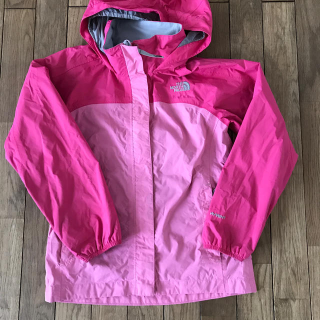 THE NORTH FACE(ザノースフェイス)のTHE NORTH FACE ジャケット　140 キッズ/ベビー/マタニティのキッズ服女の子用(90cm~)(ジャケット/上着)の商品写真