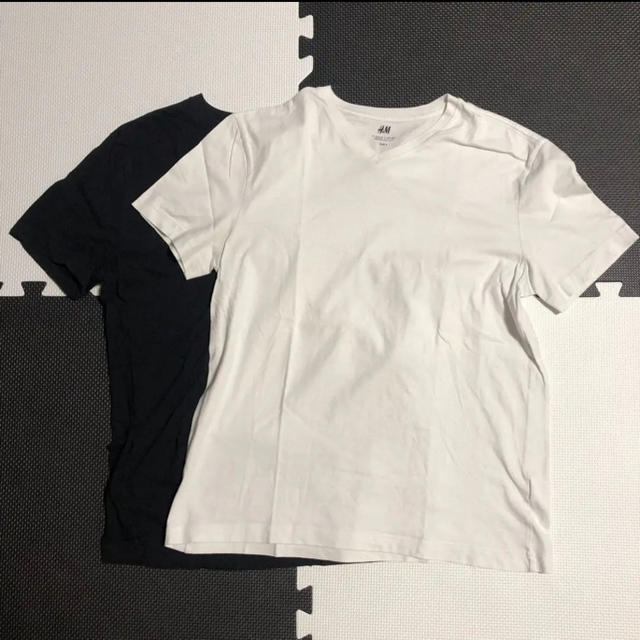 H&M(エイチアンドエム)のH&M エイチアンドエム 無地 Tシャツ クルーネック Vネック 白黒4枚セット メンズのトップス(Tシャツ/カットソー(半袖/袖なし))の商品写真