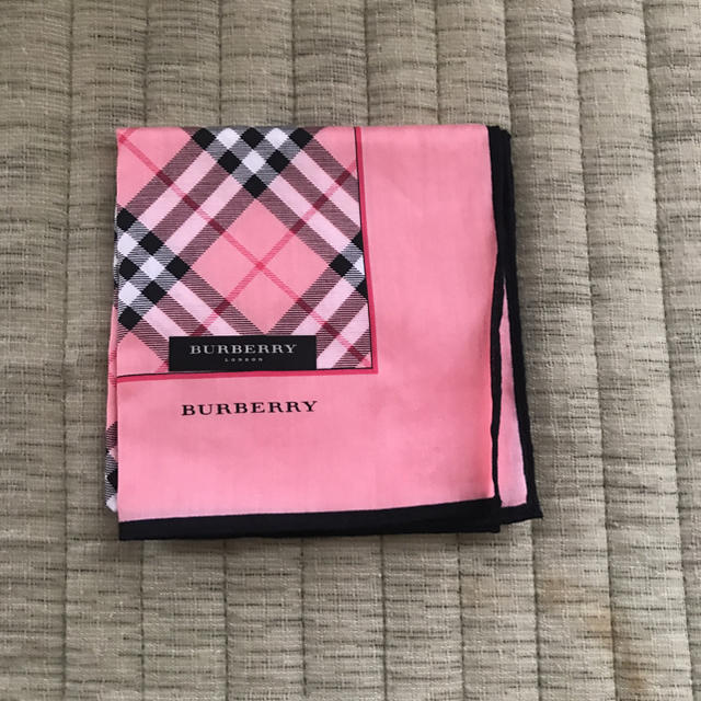 BURBERRY(バーバリー)のぺこら様専用　バーバリ　ハンカチ レディースのファッション小物(ハンカチ)の商品写真