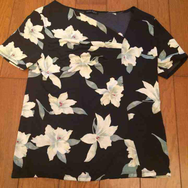 ANNE KLEIN(アンクライン)のアンクライン 花柄 シャツ 美品 レディースのトップス(シャツ/ブラウス(半袖/袖なし))の商品写真