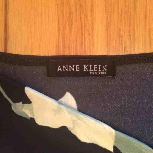 ANNE KLEIN(アンクライン)のアンクライン 花柄 シャツ 美品 レディースのトップス(シャツ/ブラウス(半袖/袖なし))の商品写真