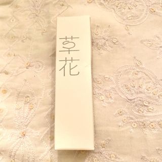 ソウカモッカ(草花木果)の草花木果　美白日中用美容液　新品(美容液)