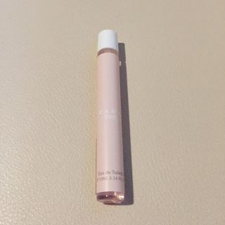 ザラ(ZARA)のZARA ROSE ザラ ローズ オードトワレ 10ml ロールオン(香水(女性用))