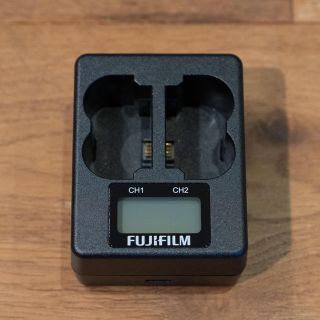 フジフイルム(富士フイルム)のFUJIFILM 純正バッテリーチャージャー BC-W325(ミラーレス一眼)