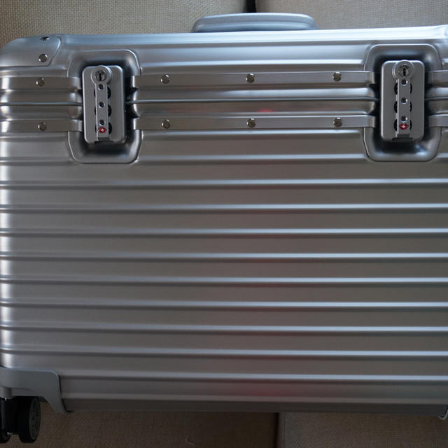 新品未使用 リモワ パイロット 4輪 37L RIMOWA PILOT