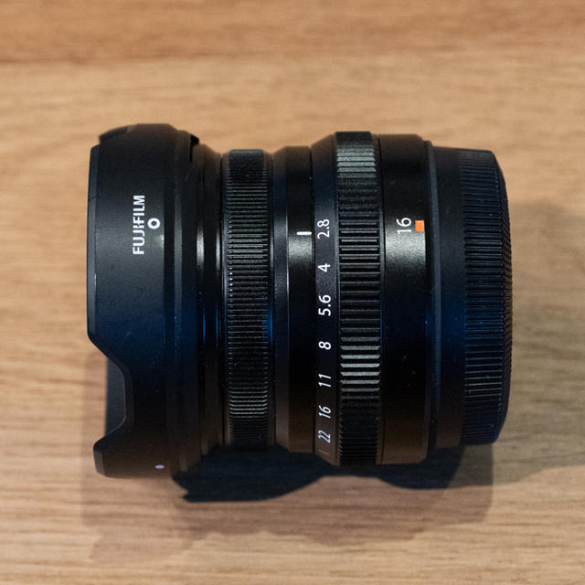 富士フイルム(フジフイルム)のFUJIFILM フジノンレンズ　XF 16mm F2.8 R WR スマホ/家電/カメラのカメラ(レンズ(単焦点))の商品写真