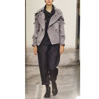 イッセイミヤケ(ISSEY MIYAKE)の美品　ISSEY MIYAKE　イッセイミヤケ　長袖　カットソー／プルオーバー(カットソー(長袖/七分))