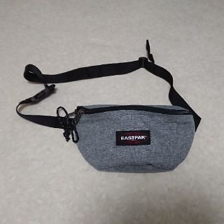 イーストパック(EASTPAK)の☆EASTPAK ウエストポーチ  グレー 美品☆(ボディバッグ/ウエストポーチ)