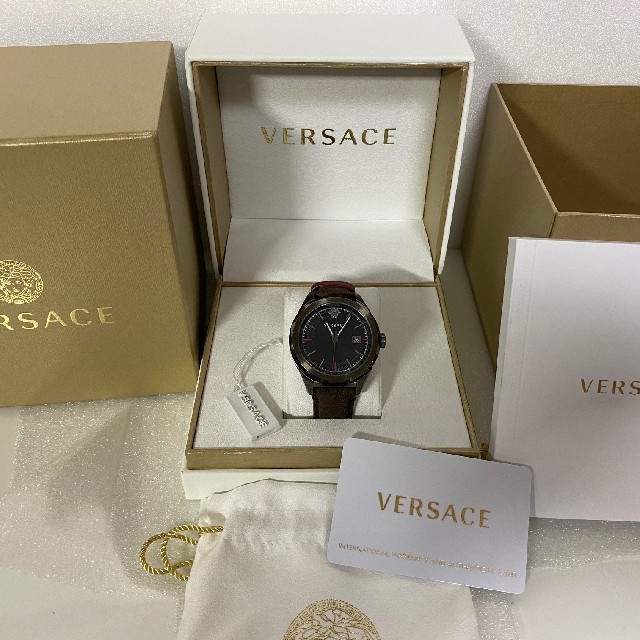 VERSACE(ヴェルサーチ)の新品　赤字ご奉仕セール　定価154000円　ヴェルサーチ　VERSACE 腕時計 メンズの時計(腕時計(アナログ))の商品写真