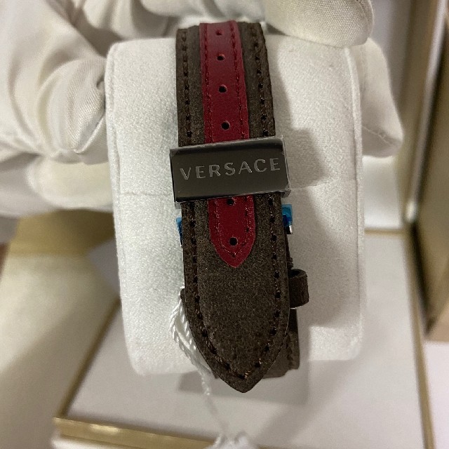 VERSACE(ヴェルサーチ)の新品　赤字ご奉仕セール　定価154000円　ヴェルサーチ　VERSACE 腕時計 メンズの時計(腕時計(アナログ))の商品写真