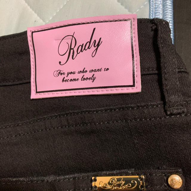 Rady(レディー)のRady☆ひざパカシルキーデニム　クラッシュ26インチ レディースのパンツ(スキニーパンツ)の商品写真