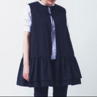 ドゥロワー(Drawer)のYORI 19SS ダブルフレアジレ　黒　美品　ヨリ(ベスト/ジレ)