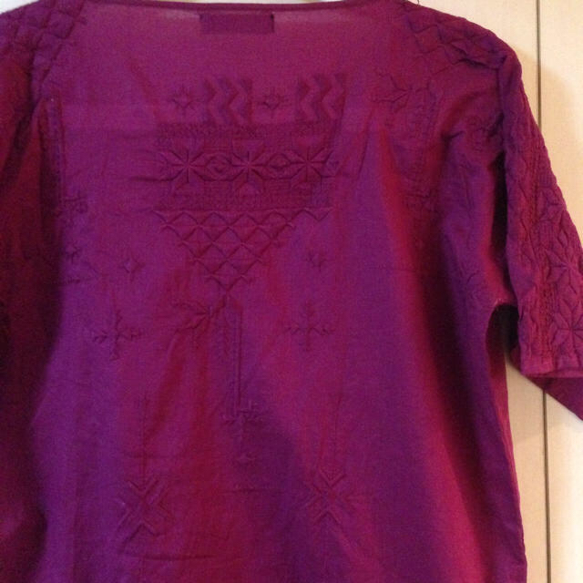 ZUCCa(ズッカ)の【SALE!】zucca 刺繍トップス レディースのトップス(Tシャツ(半袖/袖なし))の商品写真