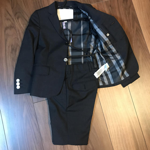 BURBERRY(バーバリー)のバーバリーチルドレン　6Y 116cm スーツ☆美品 キッズ/ベビー/マタニティのキッズ服男の子用(90cm~)(ドレス/フォーマル)の商品写真