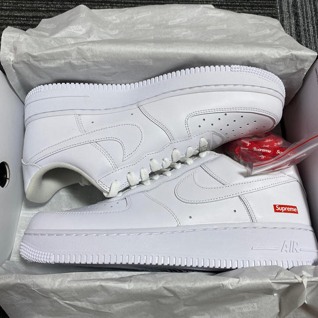 Supreme(シュプリーム)のsupreme × nike AF1 ホワイト US8.5 26.5cm メンズの靴/シューズ(スニーカー)の商品写真