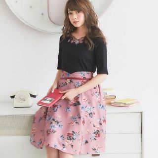 トッコ(tocco)の美品　tocco closet 花柄　フレア　スカート(ひざ丈スカート)