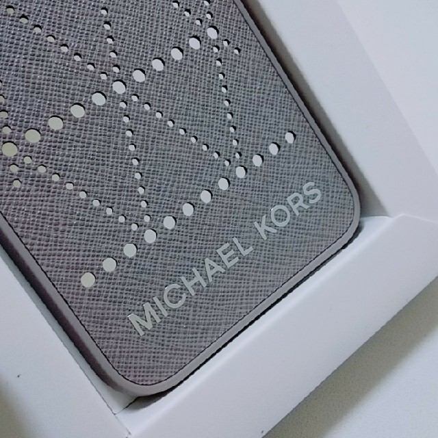 Michael Kors(マイケルコース)の新品 MICHAEL KORS マイケルコース iPhoneケース グレー スマホ/家電/カメラのスマホアクセサリー(iPhoneケース)の商品写真