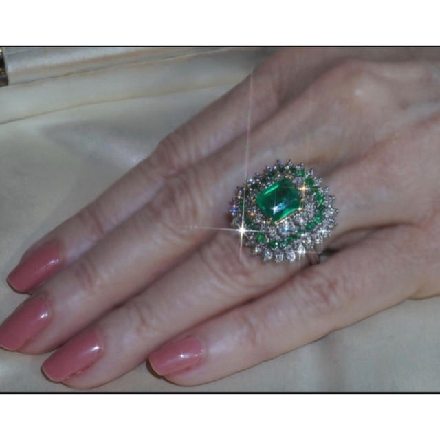 ハイクオリティ　レディース エメラルド&ホワイトサファイアリング指輪韓国 レディースのアクセサリー(リング(指輪))の商品写真