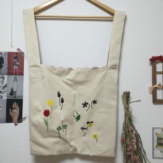 シャンブルドゥシャーム(chambre de charme)のフラワー刺繍 トートバッグ(トートバッグ)