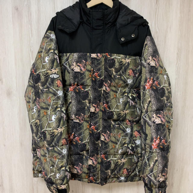 リップンディップ RIPNDIP カモ ツリー 中綿 ダウンジャケット