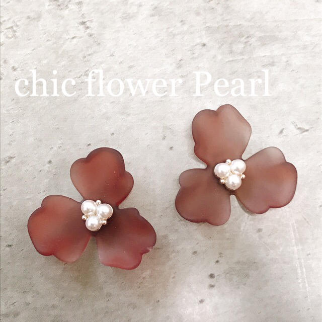 chic flower Pearl ハンドメイドのアクセサリー(ピアス)の商品写真