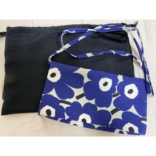 マリメッコ(marimekko)のマリメッコ　クラッチバッグ　ウニッコ　ネイビー(クラッチバッグ)