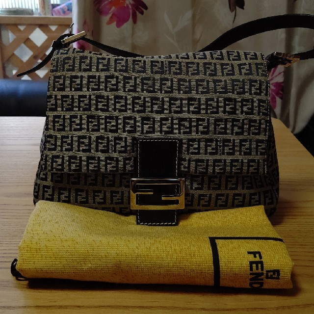 FENDI(フェンディ)のフェンディショルダーバック ズッキーノ レディースのバッグ(ショルダーバッグ)の商品写真