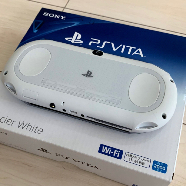 PlayStation Vita(プレイステーションヴィータ)のPlayStationVITA 本体  PCH-2000 ZA22【極美品】 エンタメ/ホビーのゲームソフト/ゲーム機本体(携帯用ゲーム機本体)の商品写真