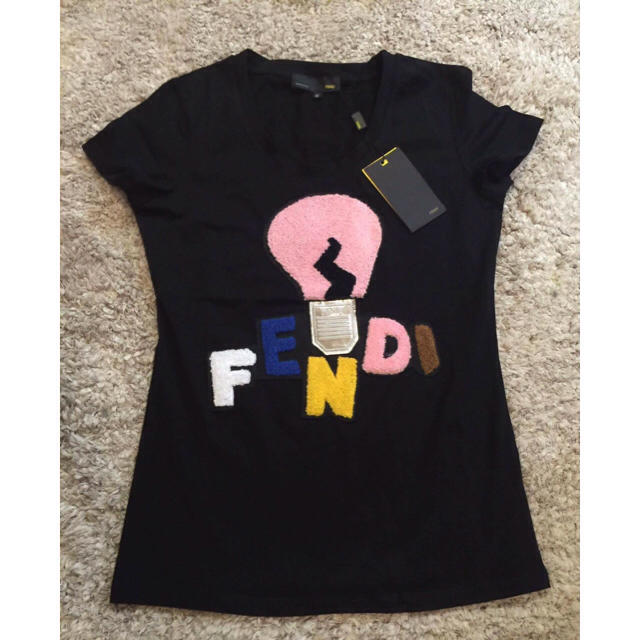 トップスFENDI Tシャツ❤️