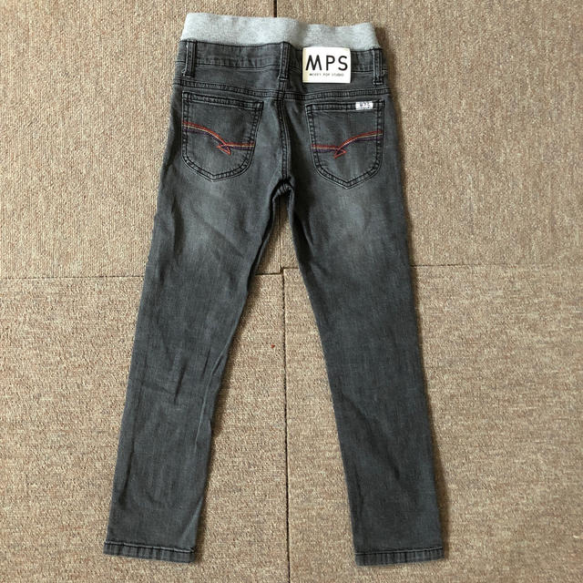 MPS(エムピーエス)の値下げ　ストレッチデニムジーンズ130 キッズ/ベビー/マタニティのキッズ服男の子用(90cm~)(パンツ/スパッツ)の商品写真