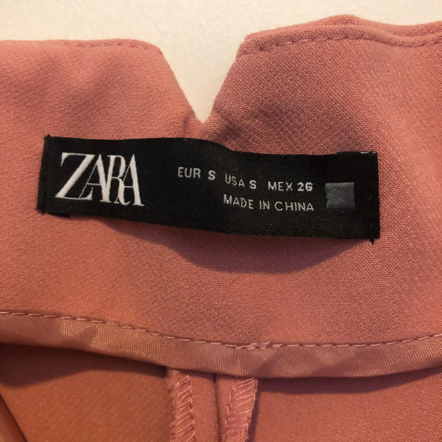 ZARA(ザラ)のzara ハイウエストパンツ レディースのパンツ(クロップドパンツ)の商品写真